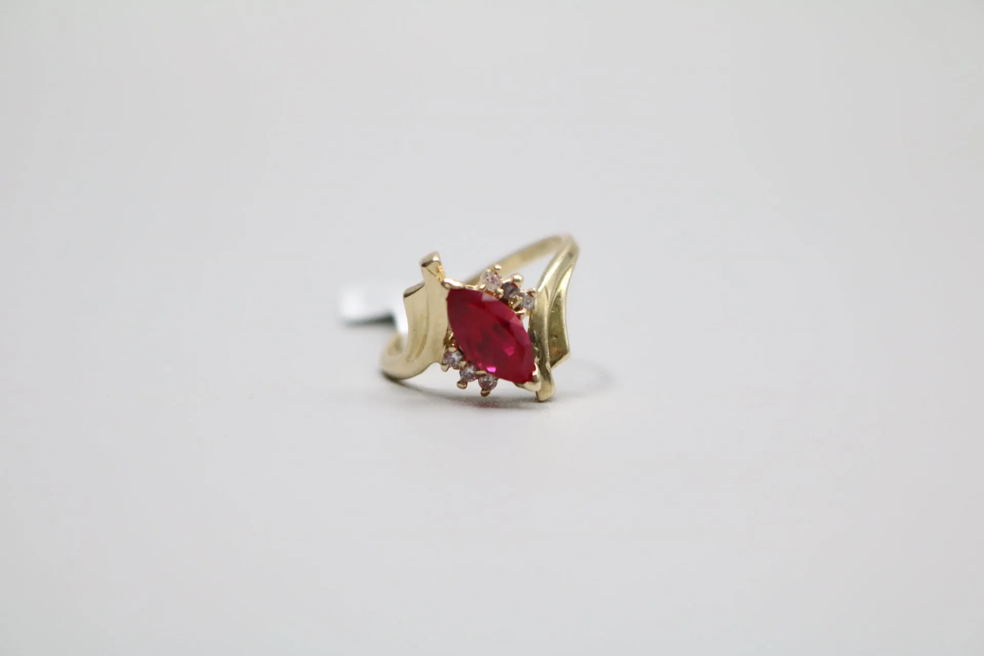 14K Yellow Gold Ring with Ruby and Clear Stones (Size 7)