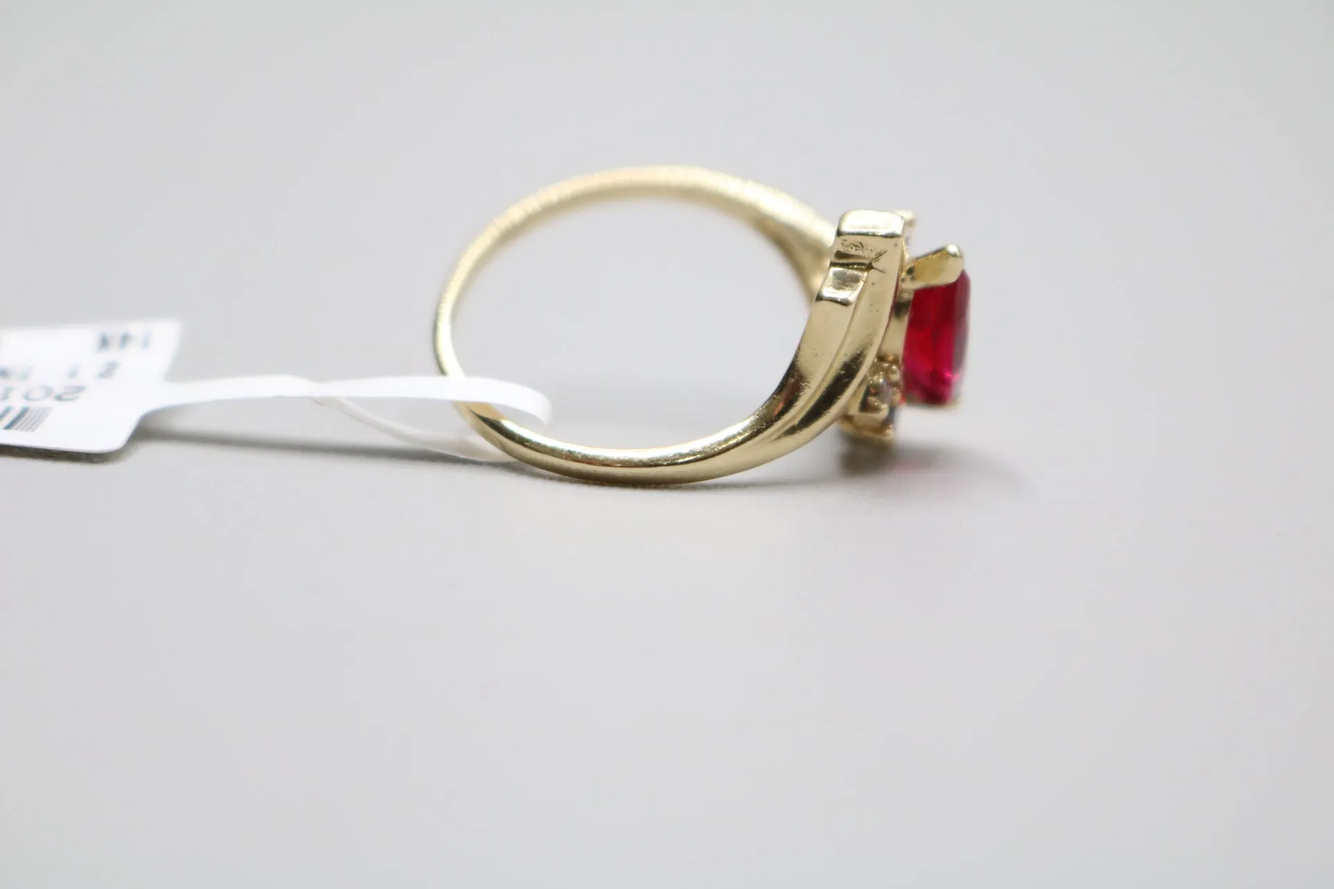 14K Yellow Gold Ring with Ruby and Clear Stones (Size 7)