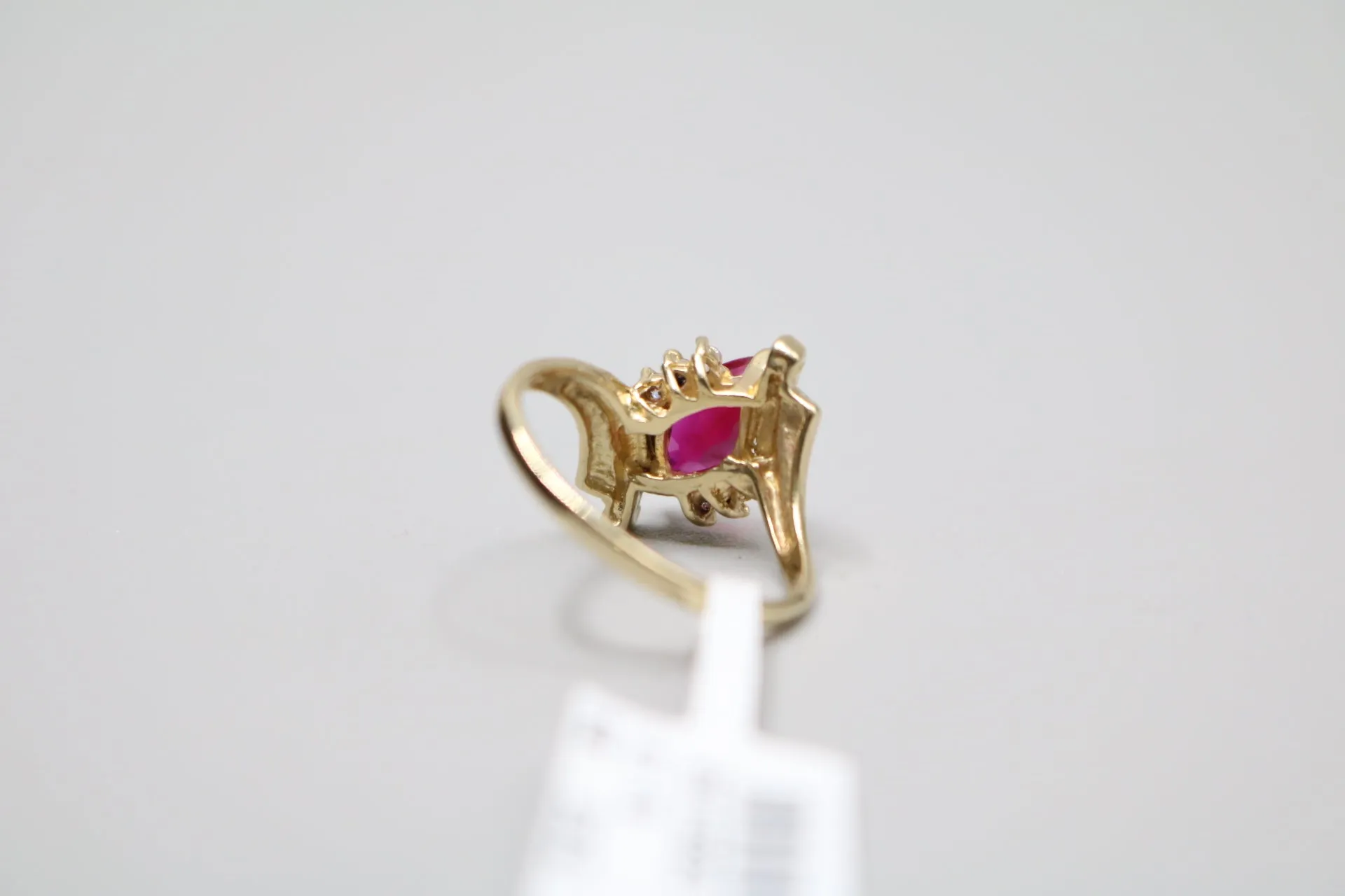 14K Yellow Gold Ring with Ruby and Clear Stones (Size 7)