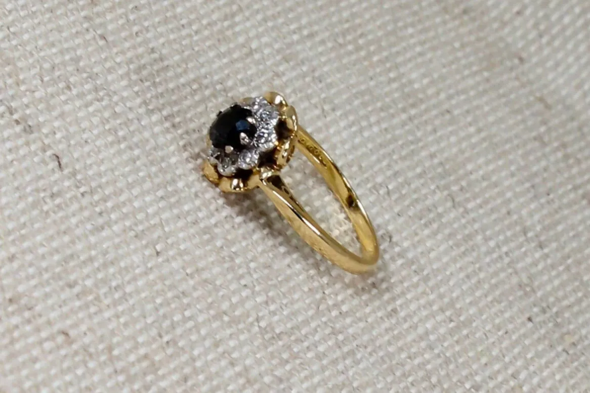 18ct Gold Sapphire & Diamond Cluster Ring