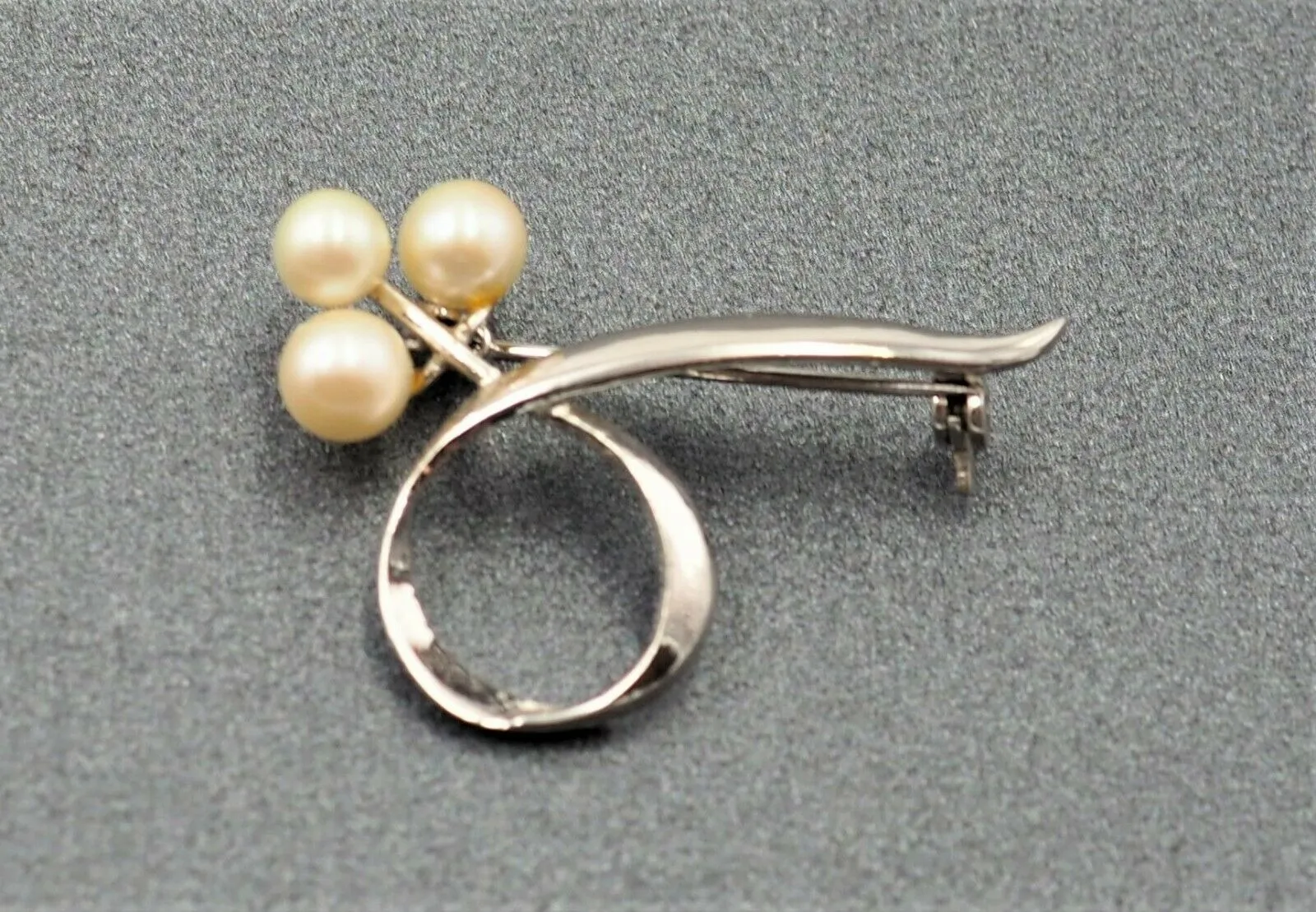 Cultured Pearl Sterling Silver Brooch/Pin