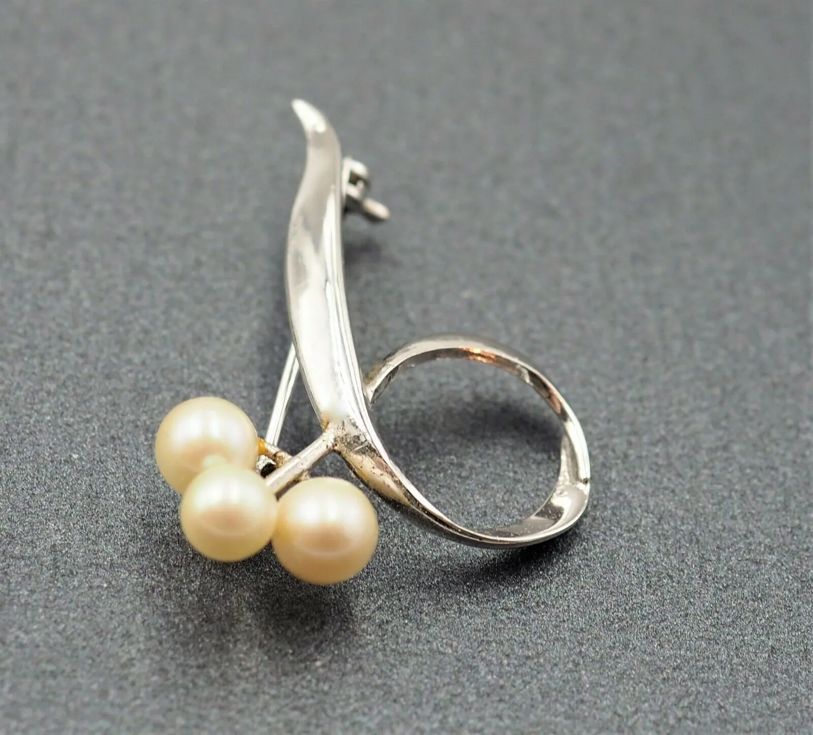 Cultured Pearl Sterling Silver Brooch/Pin