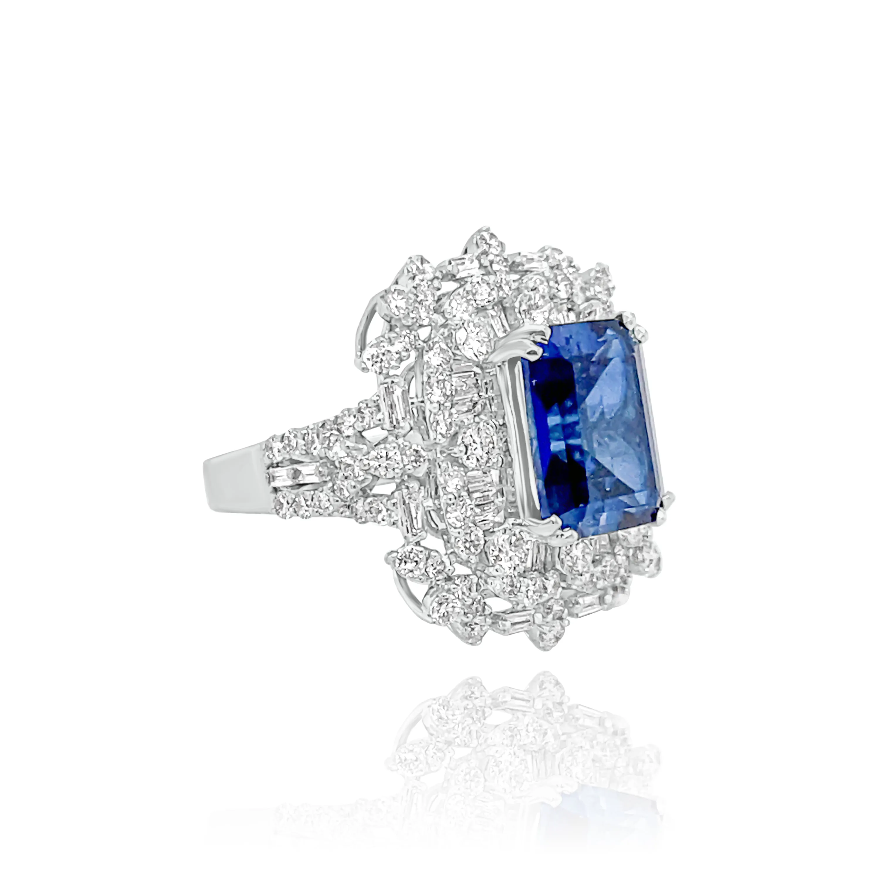 DIAMONDS & SAPPHIRE "ATHENS" RING.