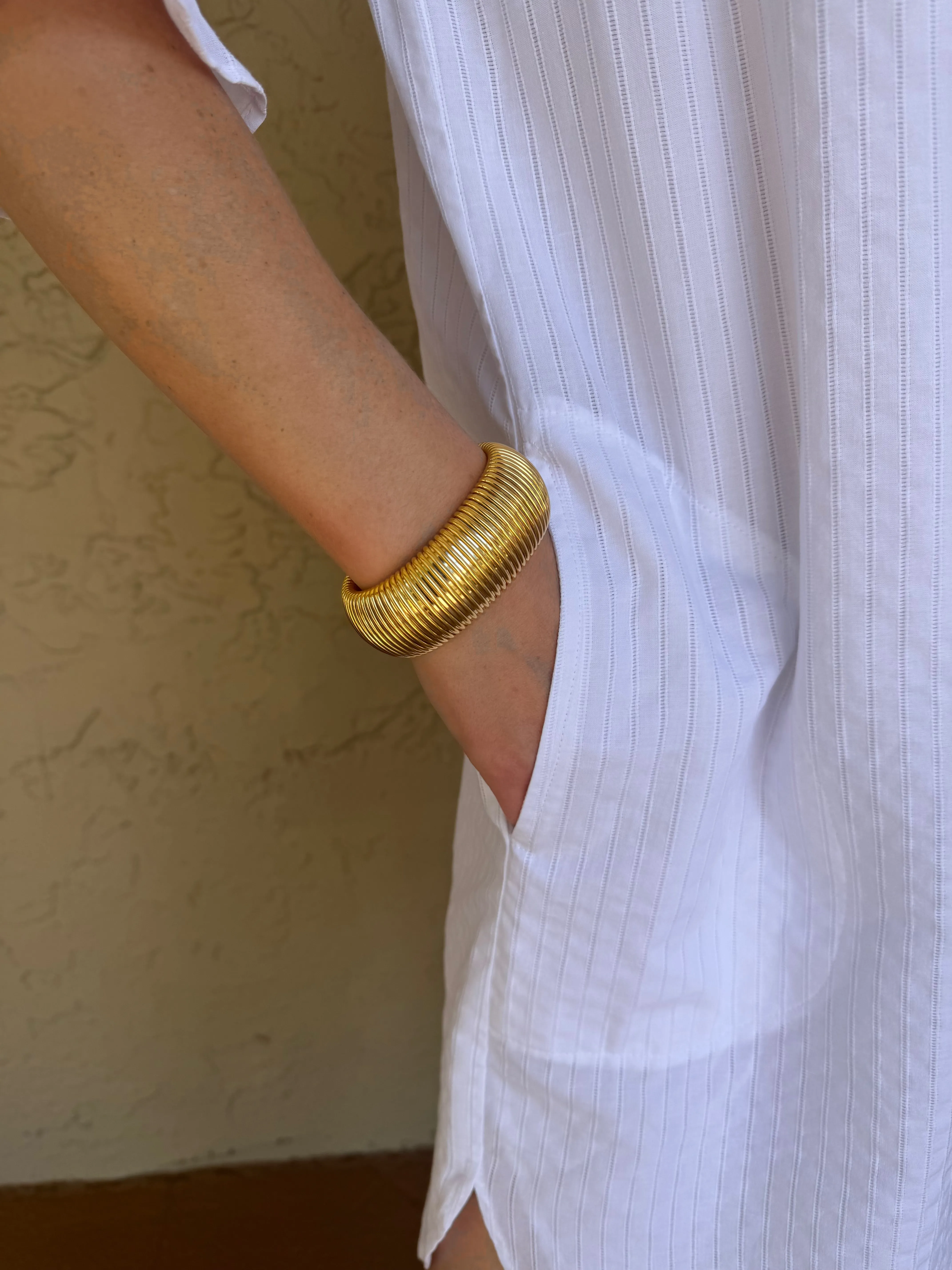 Thick Cobra Cuff - Gold