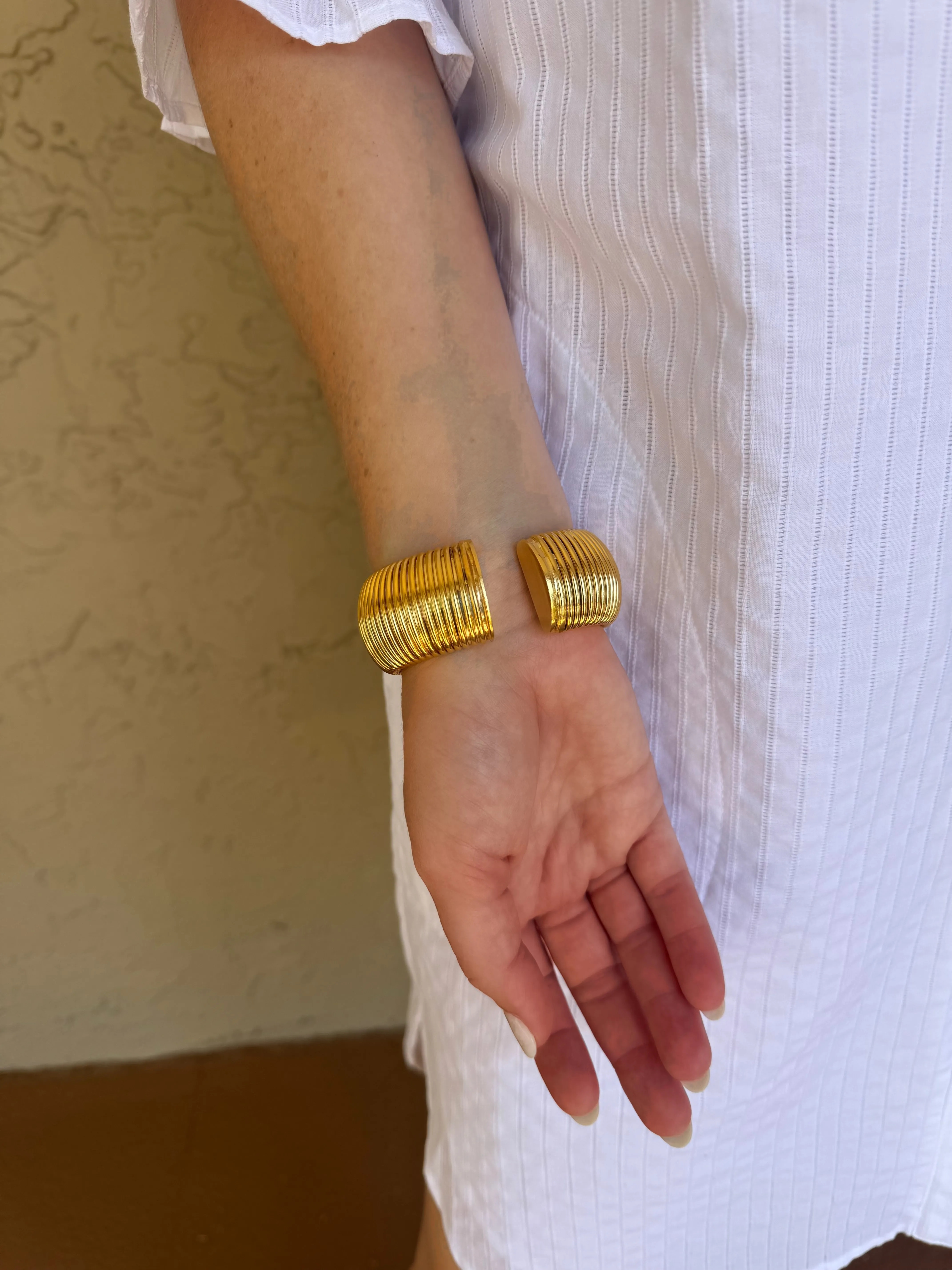 Thick Cobra Cuff - Gold