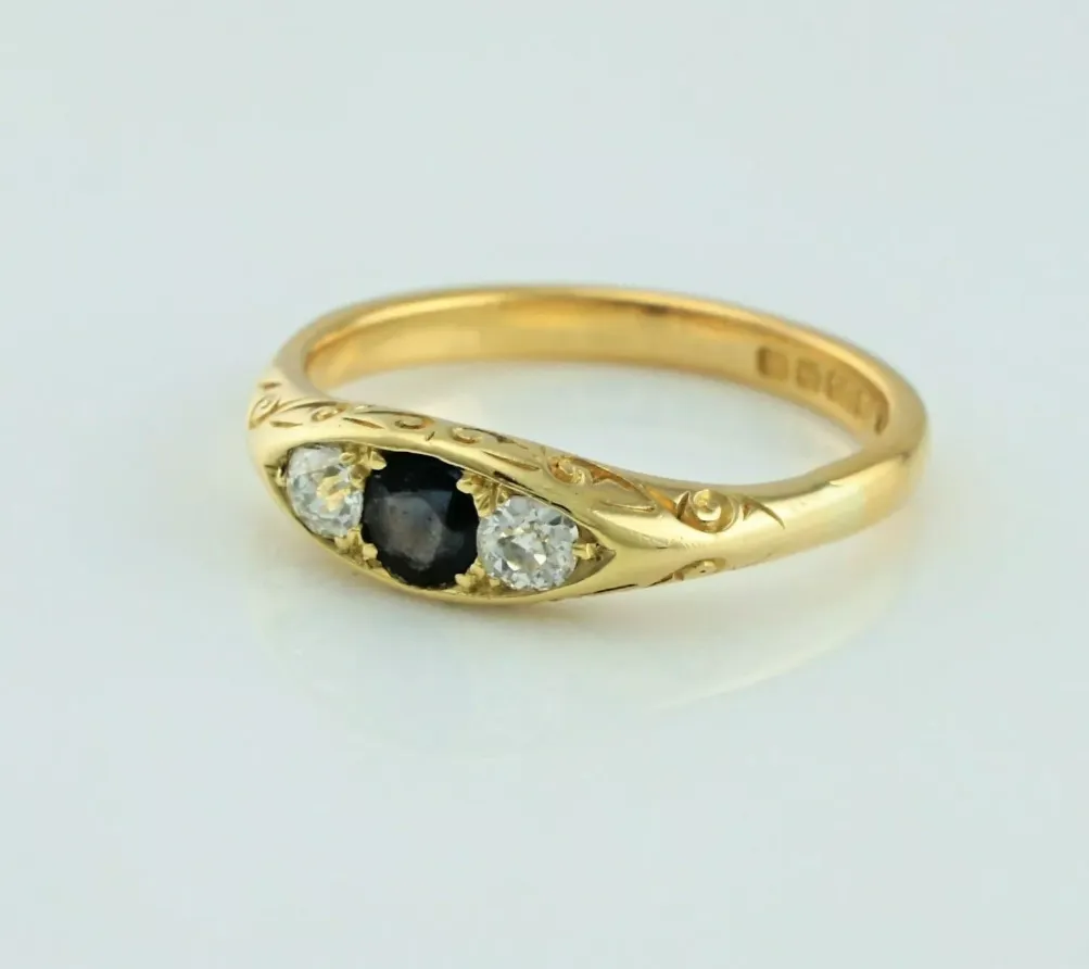 Vintage 22ct Yellow Gold Sapphire & Diamond Ring - Size P 1/2