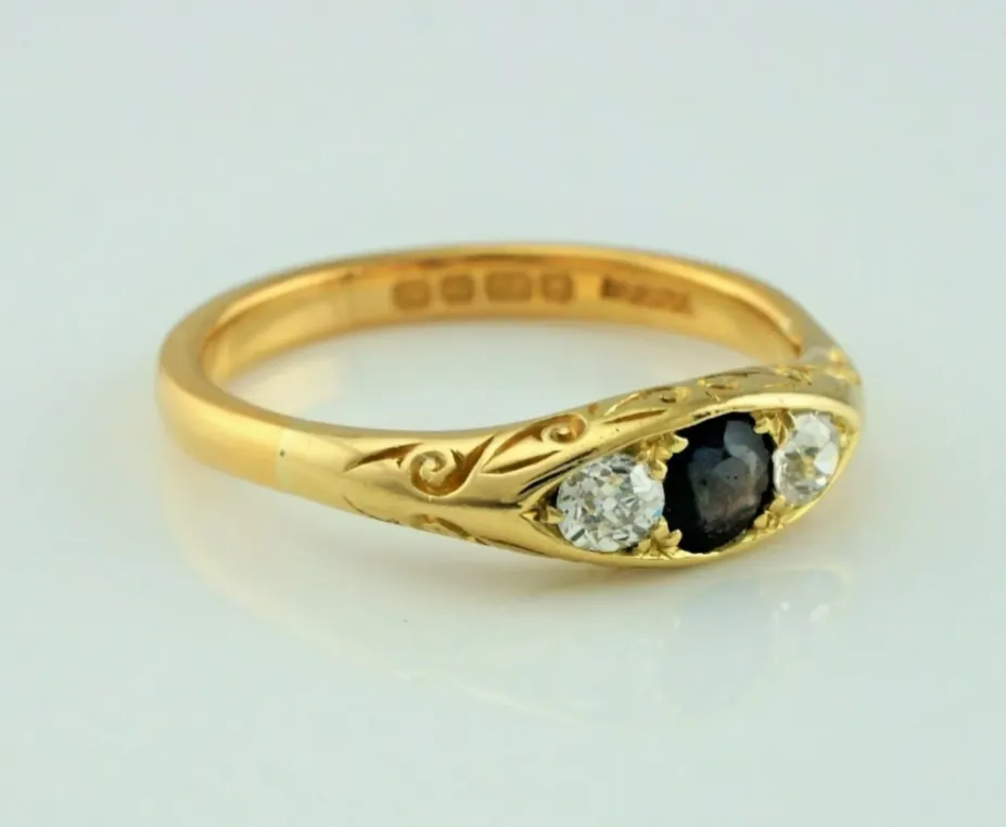 Vintage 22ct Yellow Gold Sapphire & Diamond Ring - Size P 1/2