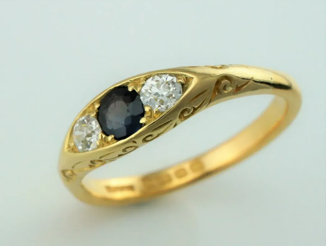 Vintage 22ct Yellow Gold Sapphire & Diamond Ring - Size P 1/2